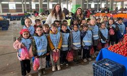 Eskişehir’de minikler Yerli Malı Haftası kapsamında pazarı gezdi