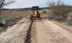 Seyitgazi’de iki ayrı hatta yol yenileme çalışmaları sürüyor