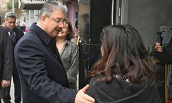 Eskişehir’de semt pazarında sürpriz ziyaret; Vali Erdinç Yılmaz tezgahları gezdi