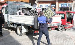 Eskişehir’de zabıta sahaya indi, kaldırımları kapatan eşyalar kaldırıldı