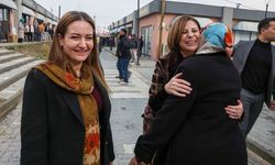 Ayşe Ünlüce CHP Genel Başkanı Özgür Özel ile birlikte deprem bölgesini ziyaret etti