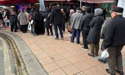 Eskişehir’de hamsi için sıra beklediler; Fiyat değişince tablo tersine döndü