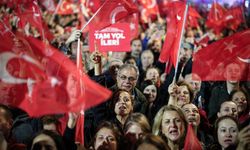 Koca Çınar Grubu’ndan TBMM’ye çağrı: Erkek milletvekilleri siyah kurdele takmalı