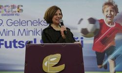 Eskişehir’de minikler sahadaydı: Tribünler doldu, salon coştu