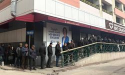 Eskişehir'de vatandaşlar kar ve soğuk havaya rağmen sıraya girdiler