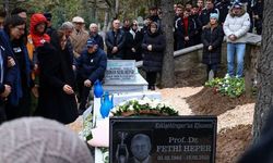 Eskişehirspor, unutulmaz 9 numarası Fethi Heper’i mezarı başında andı