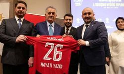 Hayati Yazıcı’ya Eskişehirspor forması hediye edildi