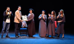 Eskişehir Şehir Tiyatroları Balıkesir’de sahne aldı
