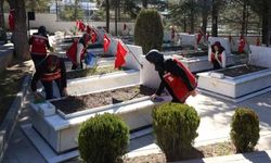 Eskişehir şehitliklerinde bayram öncesi büyük temizlik seferberliği başladı