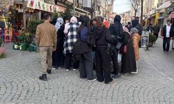 Eskişehir’de bayram öncesi seyyar çorapçıya yoğun ilgi