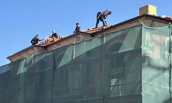 Eskişehir'de binanın çatısındaki önlemsiz çalışma tepki çekti