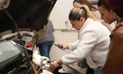 Eskişehirli kadınlardan ezber bozan hareket; Kaputu açıp kolları sıvadılar