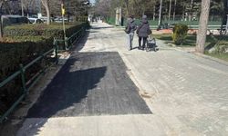 Atatürk Bulvarı’nda bozulan bisiklet yoluna sıcak asfalt dokunuşu