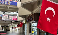 Eskişehir’de 23 Nisan’da esnaflardan bayraklı kutlama