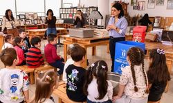 Eskişehir'de atık kağıtlar çocukların elinde yeniden hayat buluyor