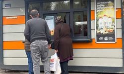 Eskişehir'de Halk Ekmek büfelerinde kuyruk var