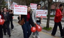 Eskişehir’de otizm farkındalığı için kampüs kırmızıya büründü