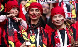 Eskişehirspor-Kütahyaspor maçında kadın ve çocuk taraftar yoğunluğu dikkat çekti