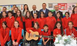 Mithat Körler adını taşıyan okulda öğrencilerle buluştu