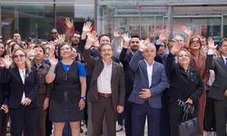 Ahmet Ataç personelle bayramlaştı: “Küllerinden bir ilçe doğdu”