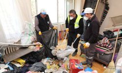 Eskişehir’de bir evden 5 kamyon çöp çıkarıldı