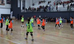 Eskişehir'de Genç Kızlar Hentbol Turnuvası Anneler Günü coşkusuyla düzenlendi