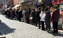 Eskişehir’de helvaya zam geldi, kuyruklar bitmedi