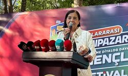 Jale Nur Süllü’den gençlere çağrı: "Hiçbir yere gitmiyorsunuz, güzel günleri birlikte kuracağız"