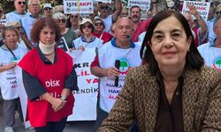 Emekli eyleminde sürpriz protesto: Jale Nur Süllü alandan ayrıldı