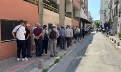 Eskişehir'de 100 liralık yemek için saatler öncesinden sıraya giriyorlar