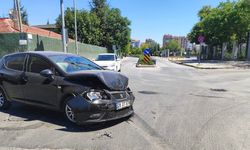 Eskişehir’de iki araç birbirine girdi: Kazadan geriye ağır hasar kaldı