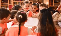 Eskişehir’de minikler çöpe atılacak kâğıtları yeniden dönüştürdü