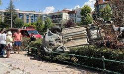 Eskişehir’de otomobil devrildi: Sürücü araçta sıkıştı