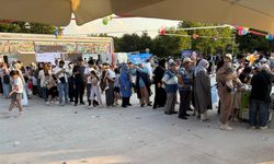 Eskişehir'de ücretsiz dondurma izdihamı: Uzun kuyrukta tartışma çıktı