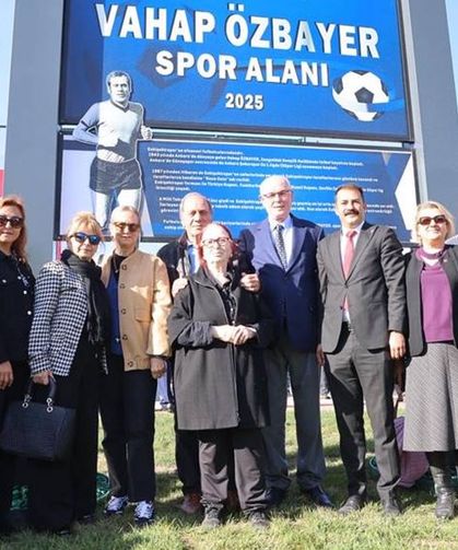 Vahap Özbayer’in adını taşıyan yeni spor alanı hizmete açıldı