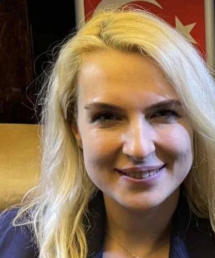 CHP’den istifa eden Merve Kır Müftüoğlu’nun yeni adresi Anahtar Parti oldu