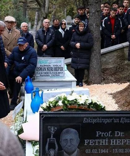 Eskişehirspor, unutulmaz 9 numarası Fethi Heper’i mezarı başında andı