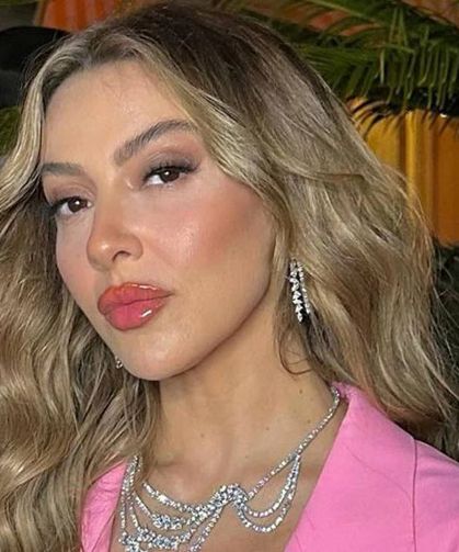 Yardım çağrısı videosu sonrası Hadise’den istifa açıklaması