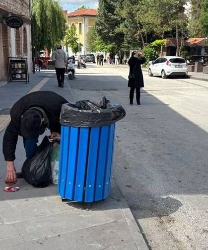 Eskişehir’de bayram kalabalığının ortasında dikkat çeken görüntü