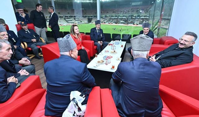 Eskişehir Valisi Hüseyin Aksoy ve gazilerimizden Eskişehirspor'a tam destek