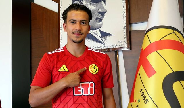 Eskişehirspor genç futbolcu ile profesyonel sözleşme imzaladı