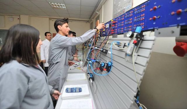Meslek liseleri için doğrudan üretime katkı sağlayacak eğitim modelleri geliyor