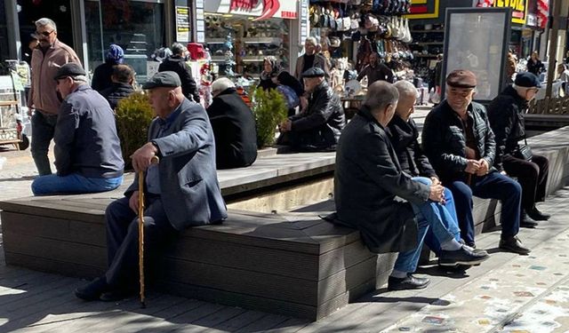 Memur ve emekli maaş zammı için gözler o tarihte