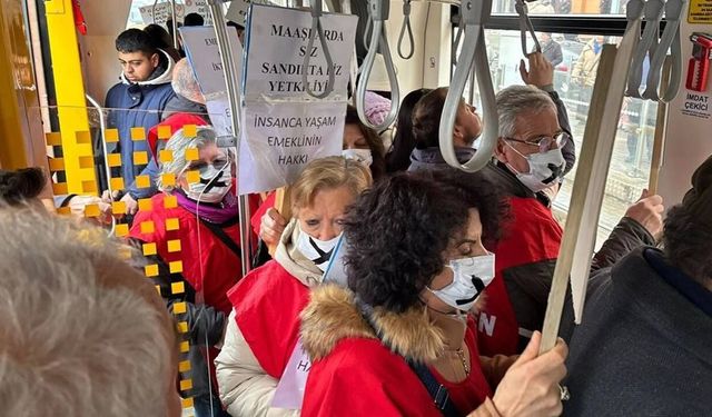 Eskişehir’de emeklilerden maaş tepkisi: Sessiz eylemle dikkat çektiler