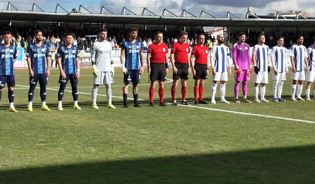 Kütahyaspor - Eskişehir Anadolu SF maçının hakemine tepki; Penaltı ve kırmızı kart beklentisi karşılıksız kaldı