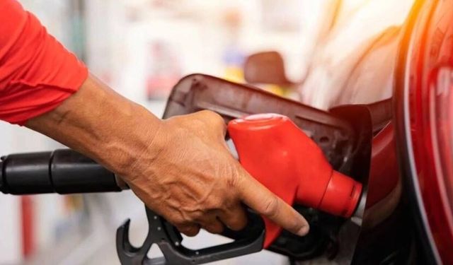 Benzin ve motorin arasındaki fark açılıyor; Salı'dan sonra dev zam bekleniyor