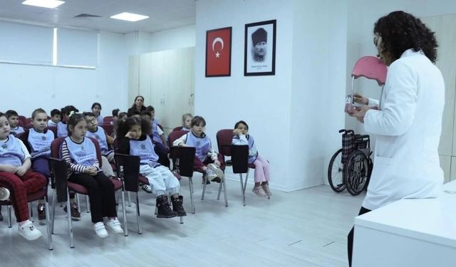 Eskişehirli minikler diş sağlığı için bir araya geldi