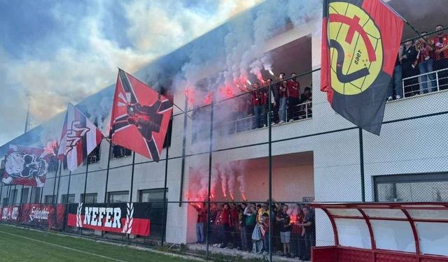 Eskişehirspor taraftarından play-off rövanşı öncesi takıma moral ziyareti