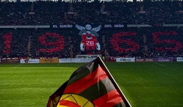 Eskişehirspor tribünlerinden görsel şölen; Altes’in koreografisi tam not aldı