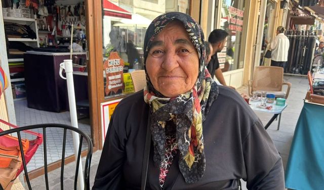 Eskişehir'de 64 yaşındaki kadının sözleri gündem oldu: "Geçinmek için çarşıya çıkıyorum"